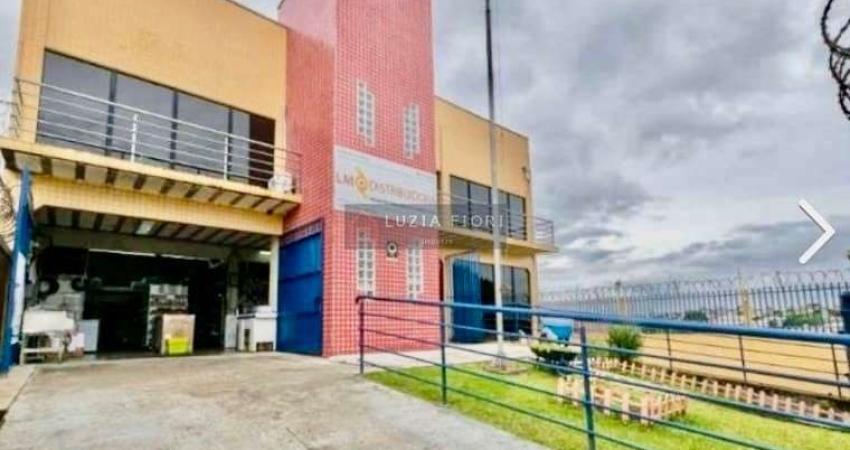 Barracão-Galpão com 675m2 de área construída,  à venda na Av. das Industrias,  Cidade Industrial de Curitiba - PR.  Subsolo com  300m2 coberto,  para