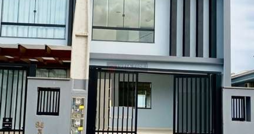 Sobrado geminado novo  à venda no bairro Costa e Silva, Joinville-SC.  135 m² privativos, com área de terreno de 196 m², espaço excelente nos fundo pr