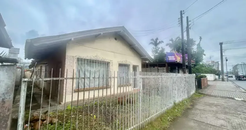 Terreno à venda na rua procópio gomes, ao lada da havan, bucarein, joinville - sc  são 2 terrenos que se unem, formando um  l ,  1 com frente para rua