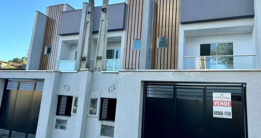 Sobrado geminado à venda no bairro costa e  silva, joinville - sc -  lateral da rua benjamin constant.  186m2 - privcativos; 3 dormitórios, sendo 1 su