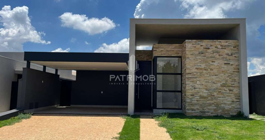 Casa Térrea 204,73m² com 3 suítes, escritório e piscina em Condomínio Alto do Castelo.