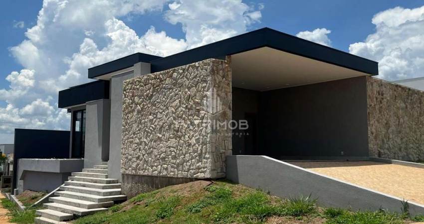 Casa Térrea 229m² c/ 3 suítes, Escritório e Piscina - Condomínio Alto do Castelo.