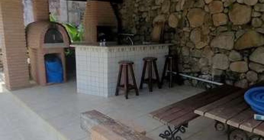 Linda casa de alto padrão a venda, próximo a praia da Tabatinga em Caraguatatuba