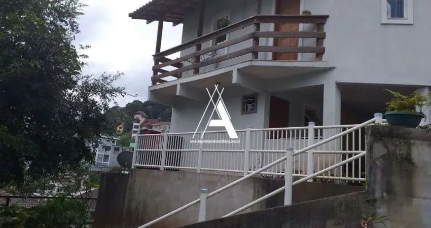 Casa com 2 Quartos (1 Suíte)+Quarto externo, Varanda. Condomínio de Alto Padrão.