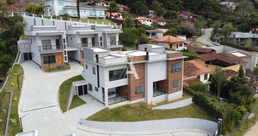 Casa à Venda com 3 quartos, 3 banheiro, 1 vagas e 116m² por R$ 850.000