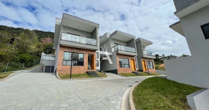 Casa de Condomínio à Venda com 3 quartos, 3 banheiros, 138m²  R$ 1.100.000