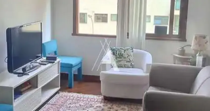 Apartamento de 1 quarto(amplo), elevador e vaga coberta. localização perfeita!