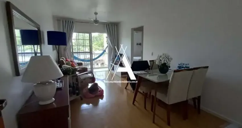 Apartamento com excelente localização, na várzea, com 2 quartos e varanda.