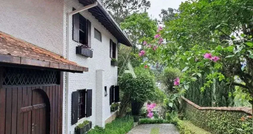Linda casa em araras, com 5 quartos (3 suítes) + casa de caseiro