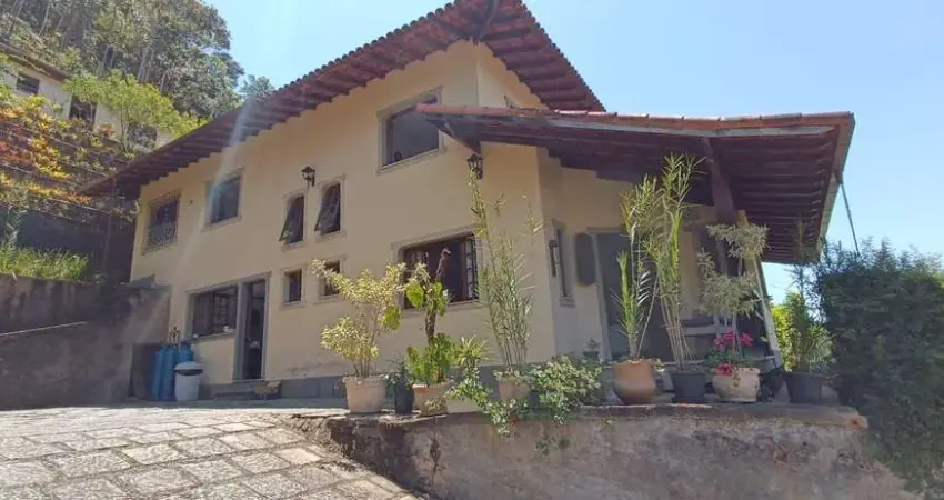 Linda casa, com 4 quartos, em condomínio de alto padrão e lazer super completo!