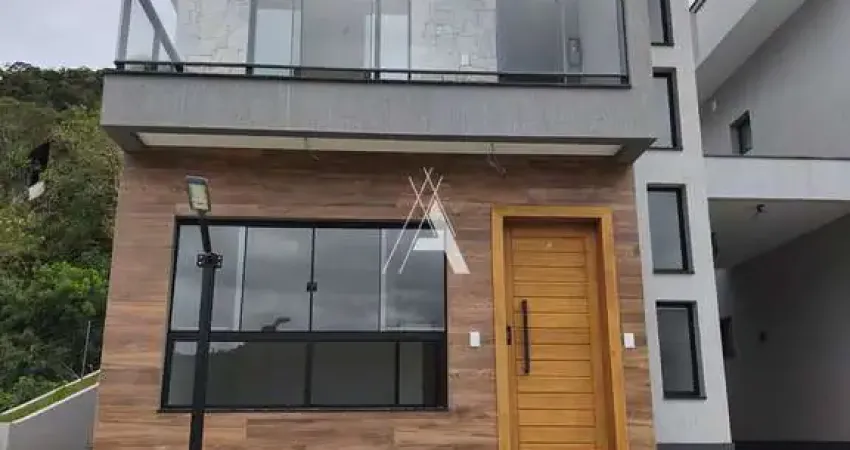 Casa moderna em condomínio, com 3 quartos no golf, em teresópolis