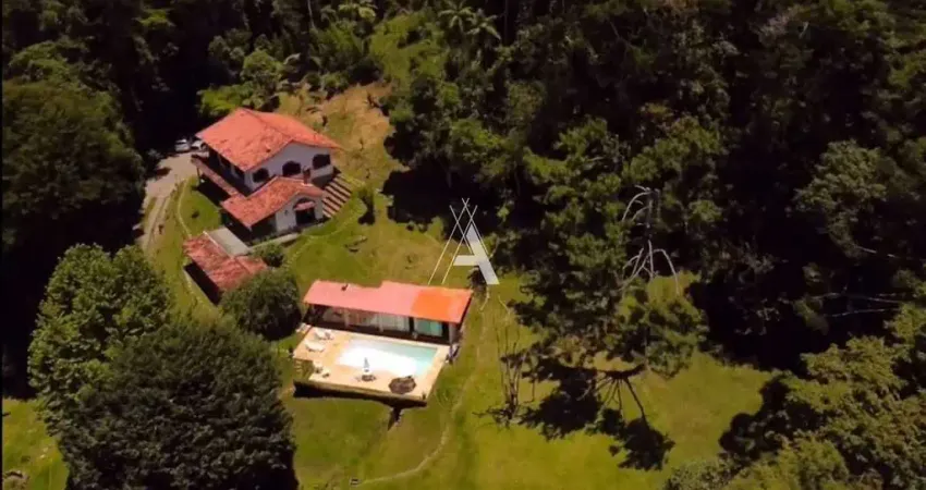 Terreno de 7.500m2 com casa de 5 quartos, e casa de hóspedes. lazer completo.✔️