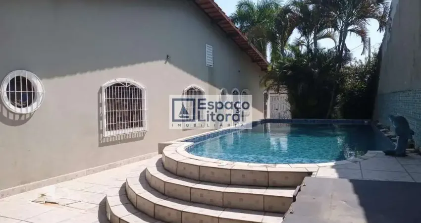 Casa com 3 dorm, piscina, 200m da Praia das Palmeiras - Caraguatatuba/SP