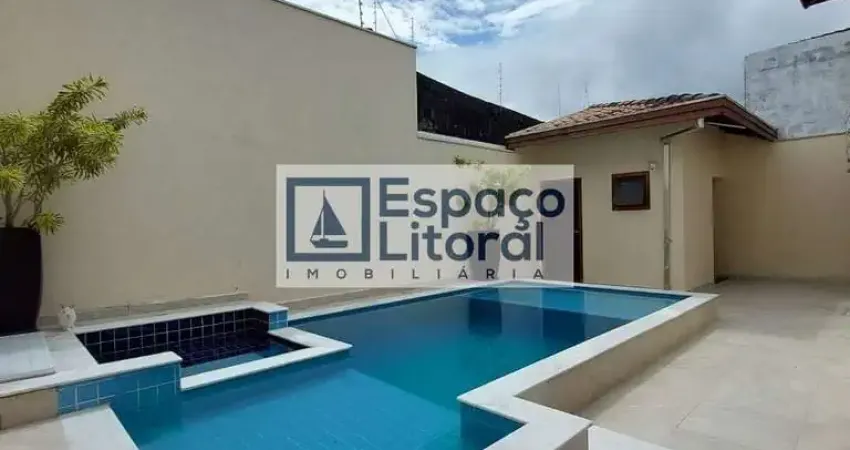 Lindíssima casa à venda, 03 dorm. sendo 01 suíte, piscina, bairro Indaiá, Caraguatatuba- SP.