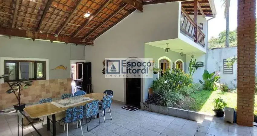 Lindo Sobrado para locação na região central, com 03 suítes, jardim e garagem para 03 autos, Caragu