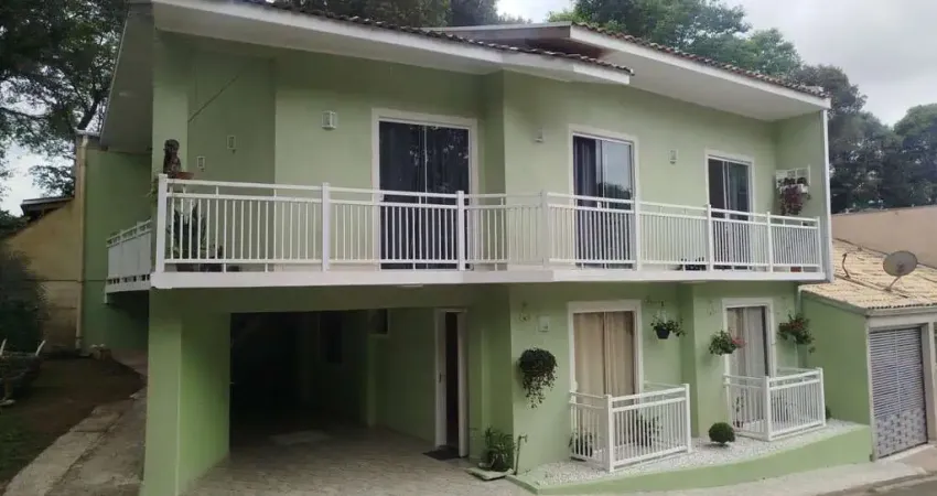 Excelente sobrado em condominio fechado no bairro estação/ araucária com 200m².
