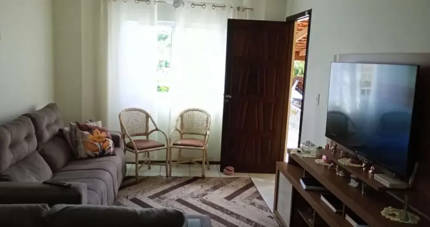 Otima casa com 2 amplos quartos em ótima localização no fazenda velha 02 quartos sala para 2 ambientes cozinha banheiro área de serviço e churrasqueir