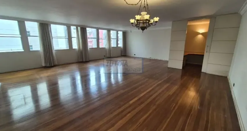 Apartamento à Venda no Jardim Paulista, São Paulo-SP: 3 Quartos, 1 Suíte, 1 Sala, 4 Banheiros, 2 Vagas, 226m².