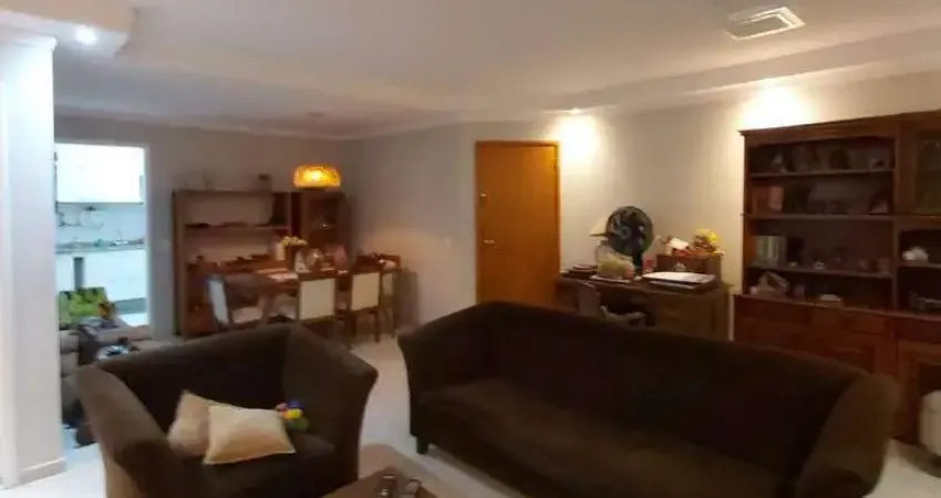 Apartamento amplo com 118m² localizado no Centro de Santo André/SP.