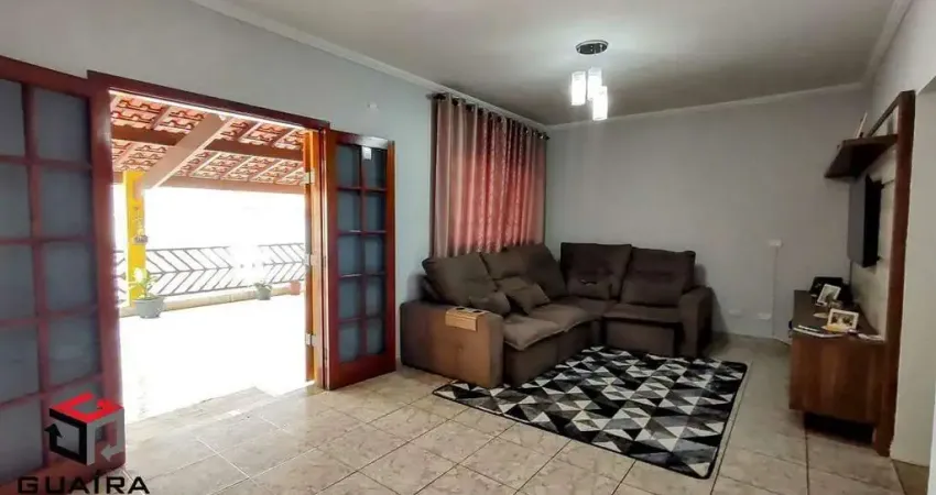 Sobrado residencial e comercial, tem um salão de festas de 125 m².