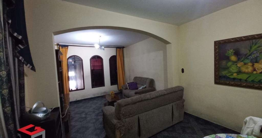 Sobrado amplo com 168m² localizado no Jardim Marek em Santo André/SP.