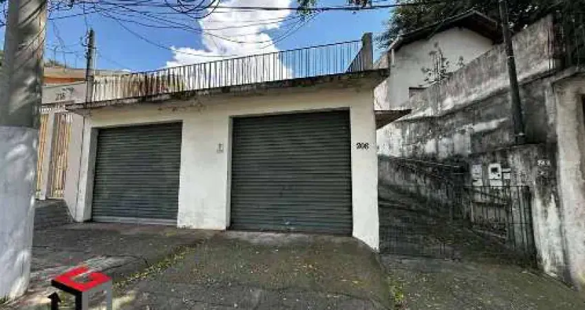 Casa à venda na Rua Belmonte, 206, Bela Aliança, São Paulo
