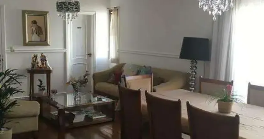 Imóvel de 144m² de área útil, todo reformado, 3 quartos sendo uma suíte com closet, todos com armários planejados