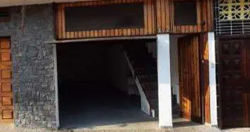 Casa 2 Dormitórios em Vila Monumento com 160m²