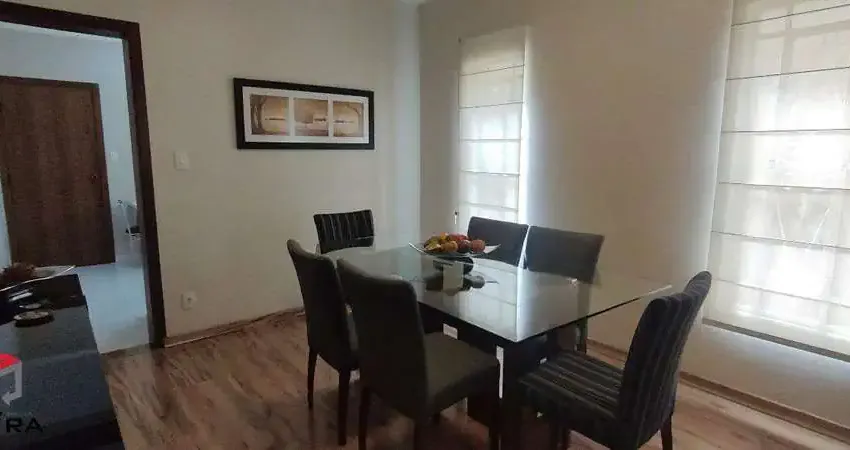Sobrado 129 m², 3 dormitórios, 1 suíte, sala de jantar, estar, cozinha ampla, lavanderia, 2 vagas garagem. Edícula com consultório.