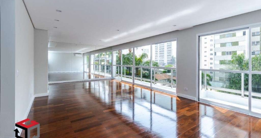 Apartamento 3 dormitórios em Perdizes com 158m²