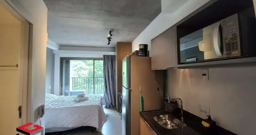 Stúdio Pinheiros, mobiliado, pronto para morar, ar condicionado, 1 dormitório, banheiro, cozinha equipada, cooktop, cafeteira, microonda, sem vaga.