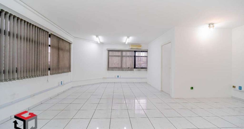 Ótima sala comercial á venda no Bosque da Saúde com 1vaga de garagem.