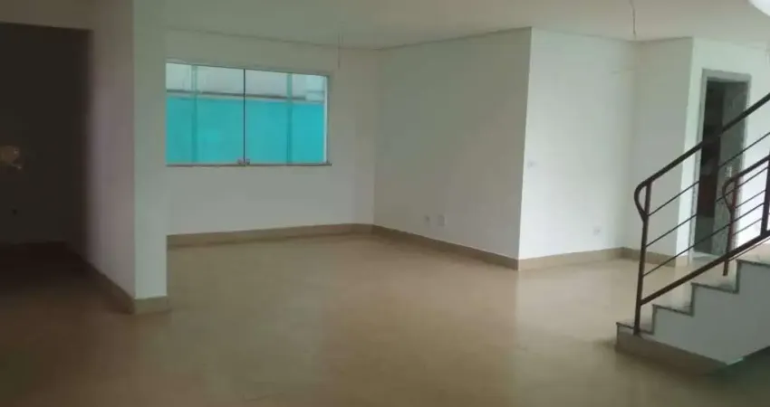 Sobrado com 330m² localizado no Jardim da Saúde em São Paulo - SP.