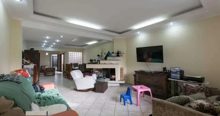 Sobrado- 300m², localizado no Bairro Aclimação- São Paulo- SP.