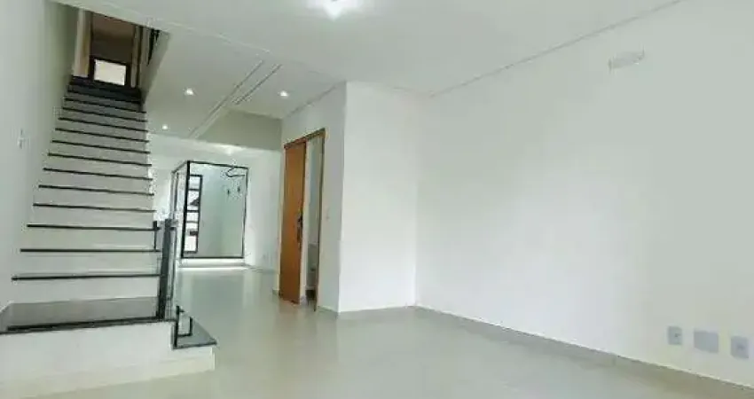 Sobrado Residencial 4 Dormitórios em Chácara Inglesa com 170m²