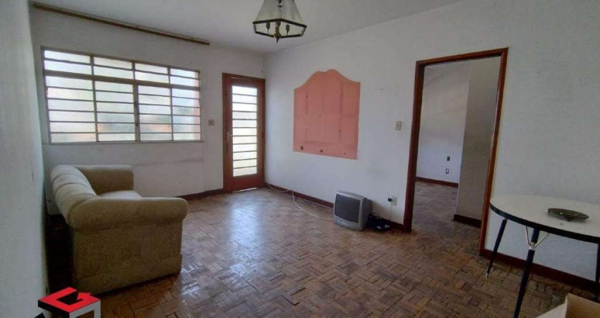 Casa á venda com 3 quartos (sendo 1 suíte) no Planalto Paulista.