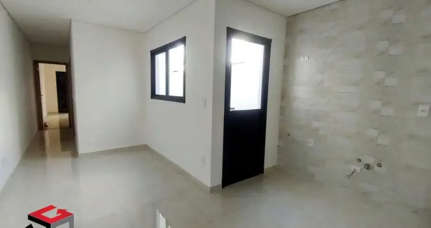 Apartamento tipo, novo com elevador, suíte e sacada