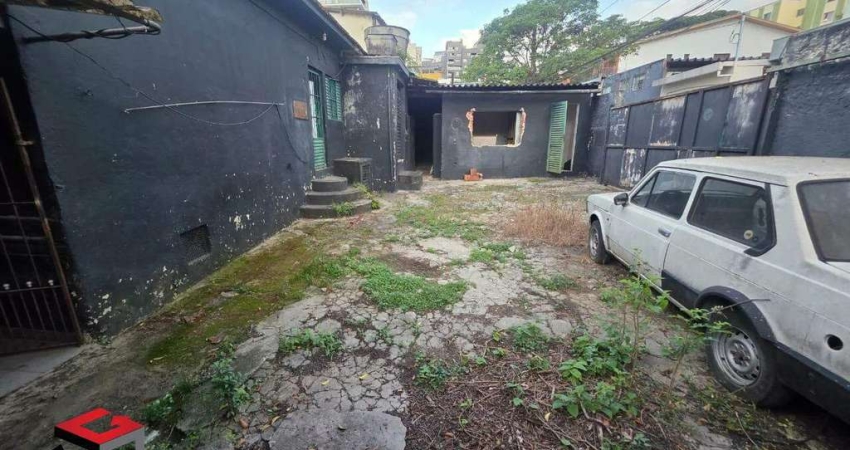TERRENO PLANO COM 354M2, COM CONSTRUCAO ANTIGA NO LOCAL..