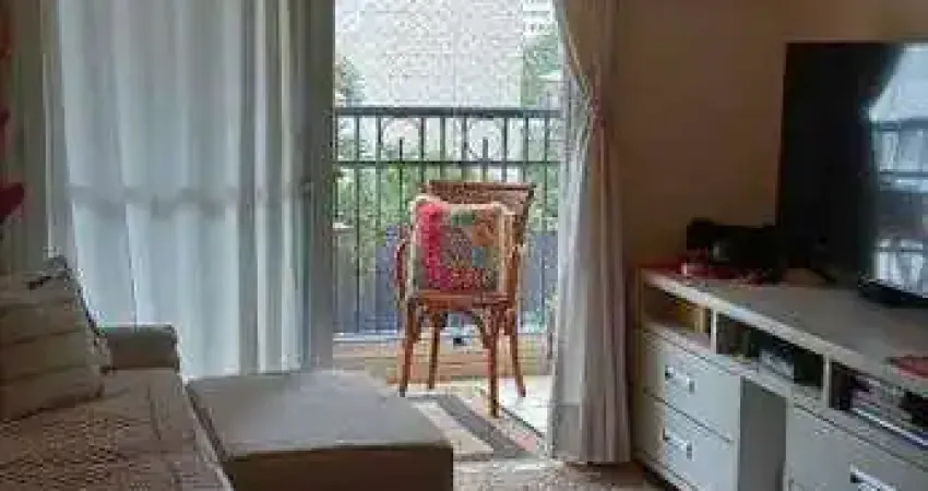 Apartamento Vila Mariana 101 m², ao lado do metrô Santa Cruz, 3 quartos, 2 suítes, sala, varanda, área de serviço, 2 vagas, dependência de empregada.