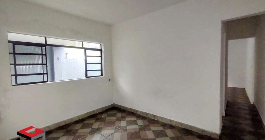 Casa térrea na Vila Pires, do lado do clube Atlético Aramaçan.
