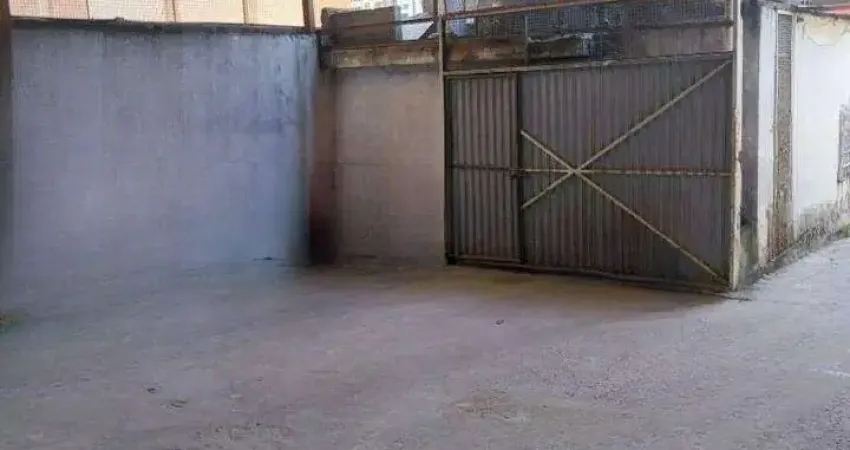 Galpão comercial á venda com 302m² na Chácara Santo Antônio.