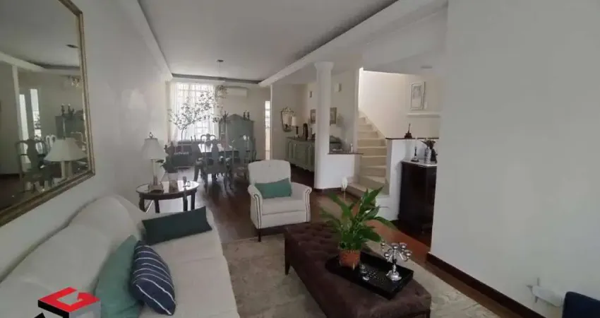 Maravilhoso sobrado reformado á venda com 250m² em mirandópolis.