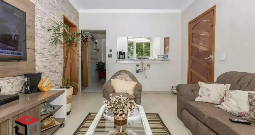 Sobrado com 193 metros, 3 vagas de garagem 3 quartos, churrasqueira,