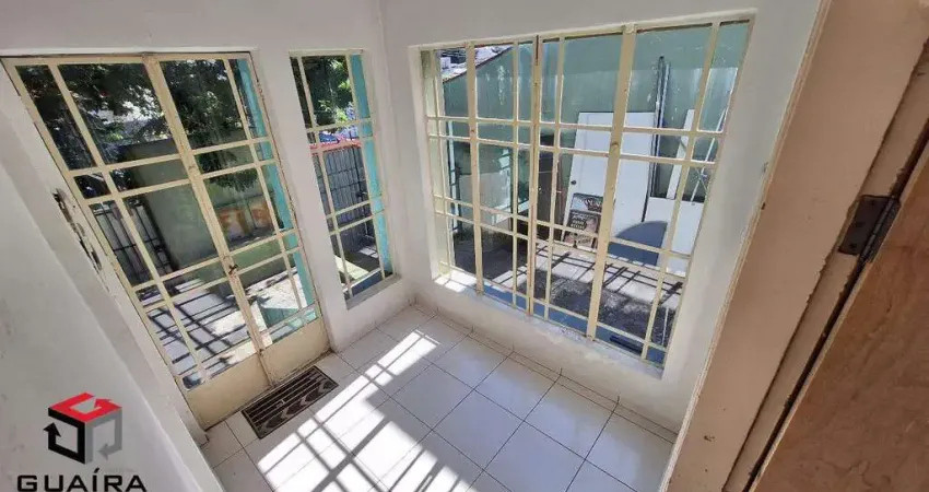 Casa térrea antiga em reforma á venda com 173m² no bosque da saúde.