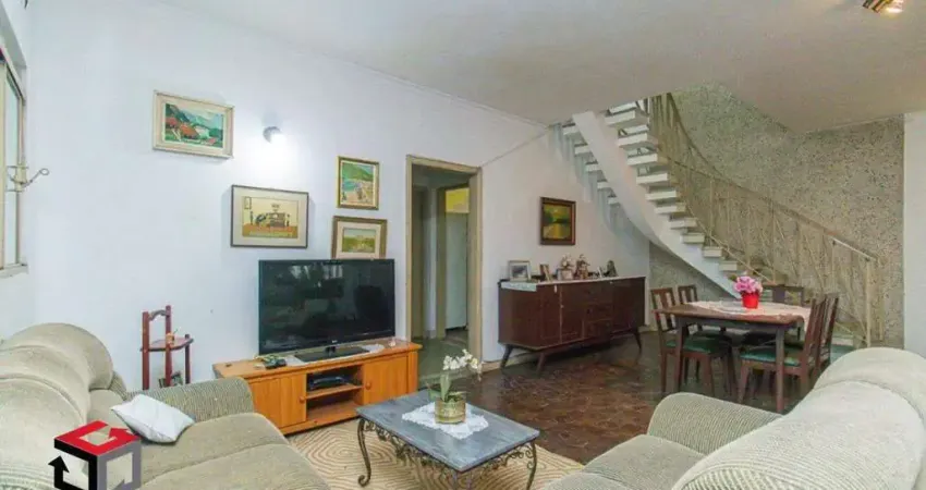 Casa com excelente metragem 313m² , 4 domritorios e 4 vagas em Mirandopolis