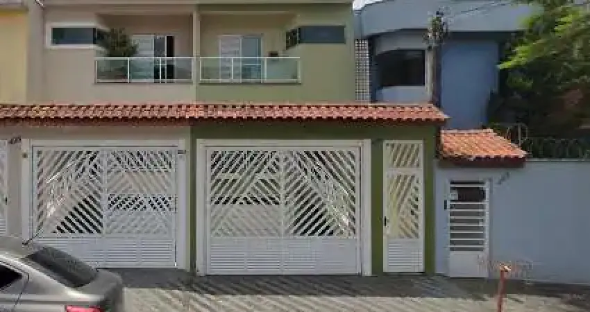 Sobrado com 289 m² localizado na Vila Alzira em Santo André.