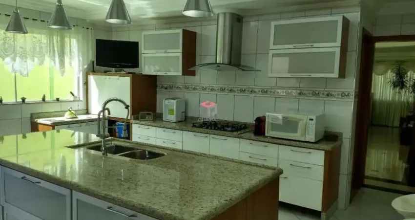 Sobrado à venda 4 quartos 3 suítes 8 vagas Cerâmica - São Caetano do Sul - SP