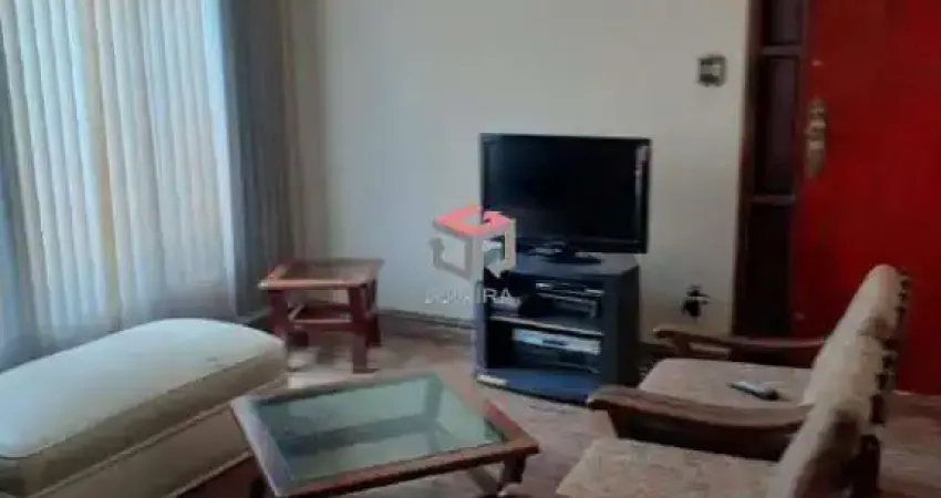 Sobrado com 250m² localizado no Bairro Santa Terezinha em Santo André- SP.