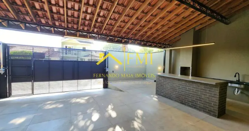 Casa com 3 dorm, área gourmet e quintal gramado (bairro vista verde)