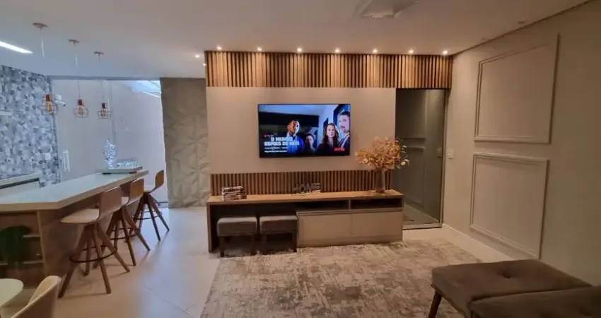 Casa com fino acabamento, fica há 05 minutos do centro de suzano